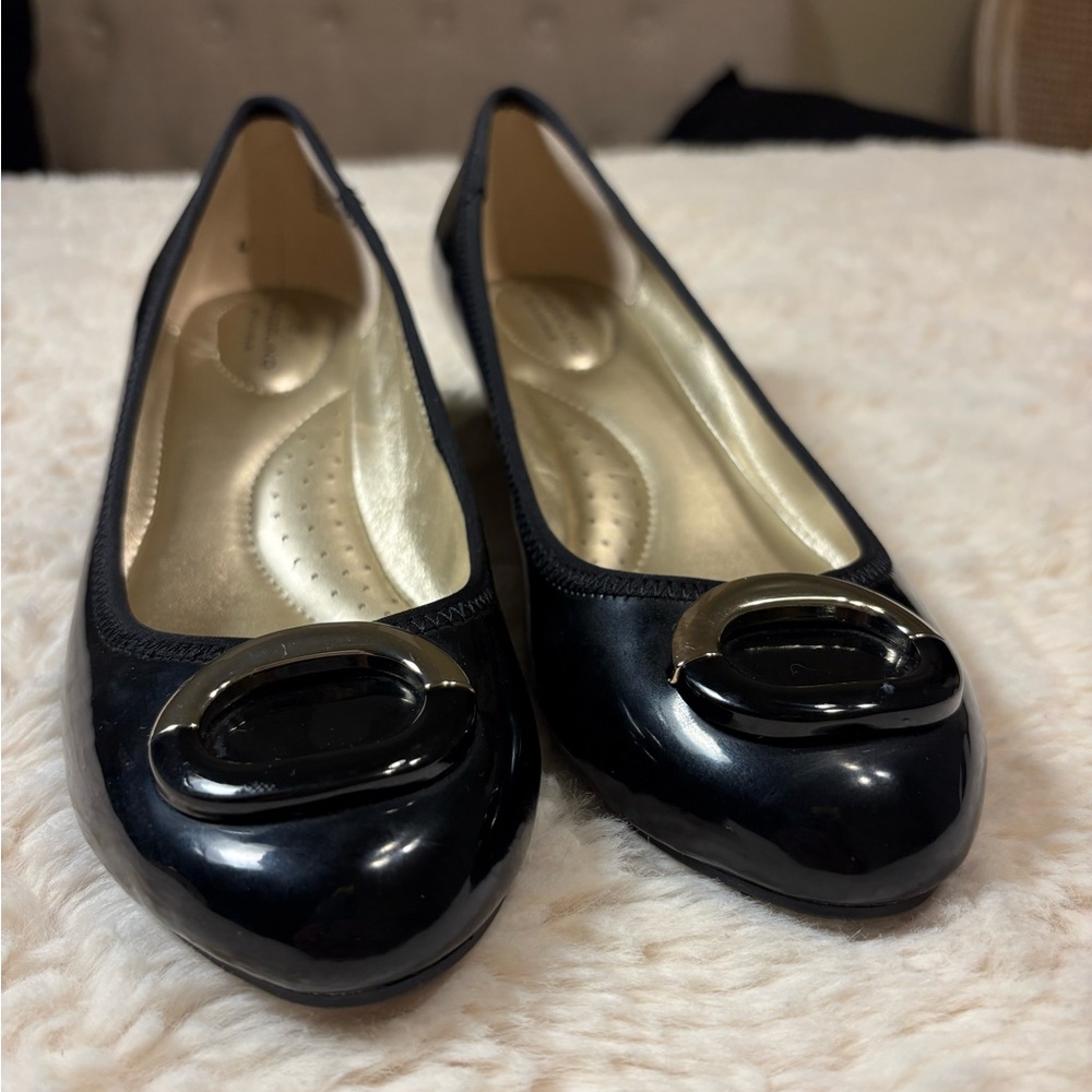 Bandolino Black Patent Wedge Pumps with Champagne Gold Detail - Picture 3 of 12